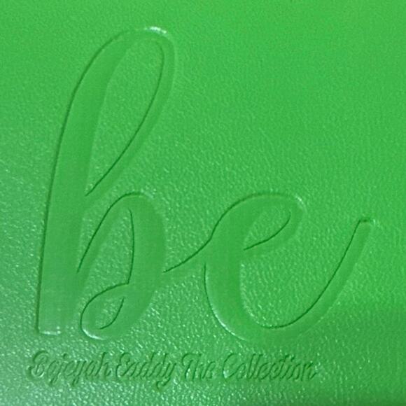 The Sasha By Bajeyah Eaddy, “The Sasha Clutch”
brand new W\O tags & Box in Green - Picture 7 of 8